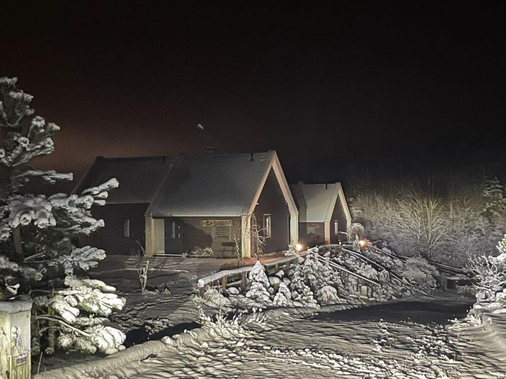 Osada Skoczkowo Komfortowe Domki Z Jacuzzi Nad Jeziorem- Sauna- Balia- Prywatny Staw Wedkarski Podiazy Экстерьер фото